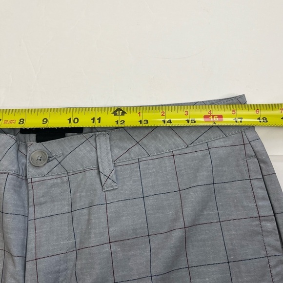 Travis Mathew Gray Plaid Shorts Size 34 - Picture 7 of 9